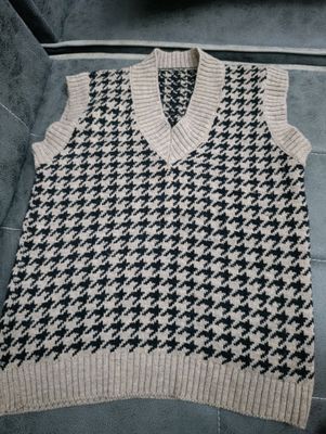 Продам тёплый жилет/безрукавка