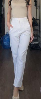 Белые брюки Stradivarius S размера