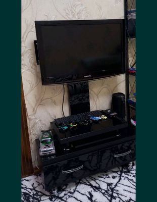 Телевизор с подставкой
