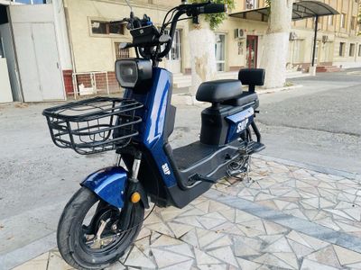 Elektor skuter sotiladi.