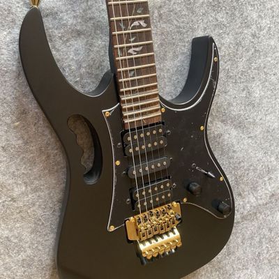 Ibanez elektr gitarasi