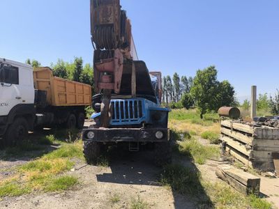 URAL kran sotiladi