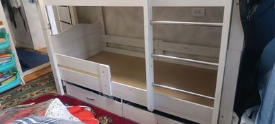 Икки каватли болалар кроват сотилади.