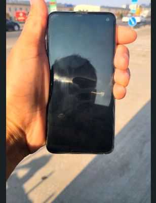 samsung S10 e  srochniga sotiladi