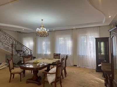 Продается дом 9 комнат, ор-р: Ракатбоши/Юсуф Ходжи, 800м²
