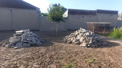 Бетон бўлаклари. Бухоро. Хонабод