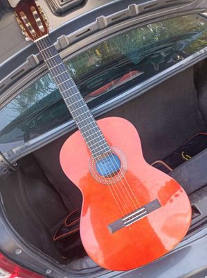 Gitara sotiladi yamaha C80