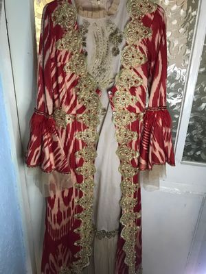 Kelin kiyimlar sotiladi