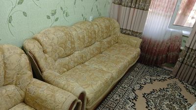 Диван и два кресла в хорошем состоянии