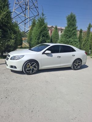 Продаю машину малибу 1 2013 года салон отличный чистый все работает