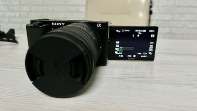 Камера Sony ZV e-10, объектив sigma 18-50 f 2,8 DC DN