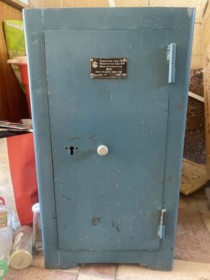 Продам сейф металлический