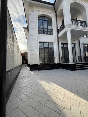 м.Буюк Ипак Йули ул.Циолковского 6-комн 3-сот 2-эт 365 м² евроремонт
