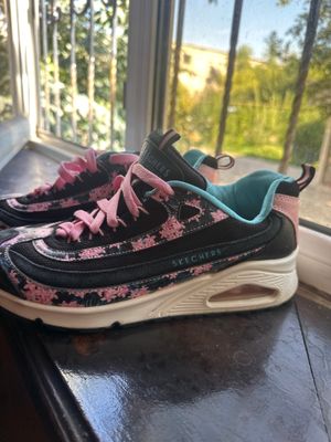 Продается кроссовки SKECHERS оригинал 40 размер