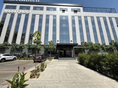 Продается нежилое здание на М.Горкий 27 соток 9000м2