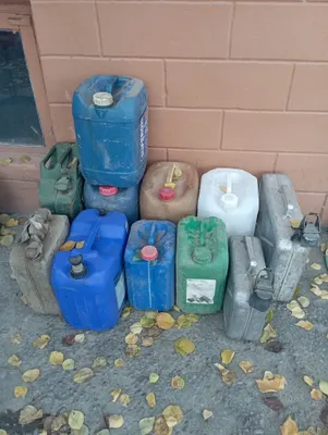 Канистры разные пластмассовые