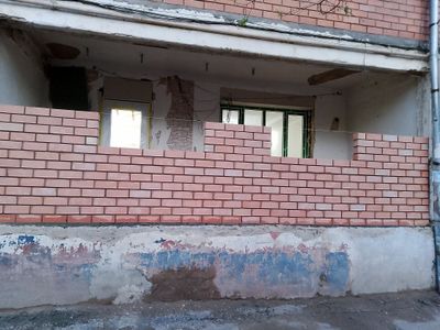 Кладка кирпича балконов балконга гишт терамиз