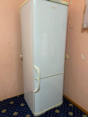 Холодильник сотилади