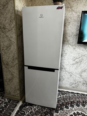 Холодильник Indesit