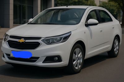Cobalt rangi oq avtomat karobka