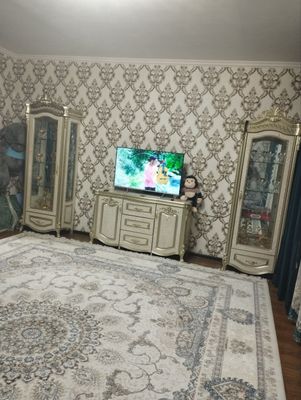 гулистон шахар ахинбабаев янги домларда уй сотилад