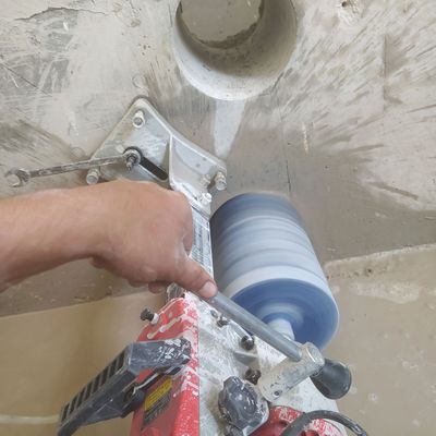 Devor teshish beton tashish beton kesish eshik ochish xizmati demantaj