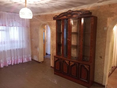 Квартира сотилади 2 хонали сентрда жойлашган 1қаватда ремонти ўртача