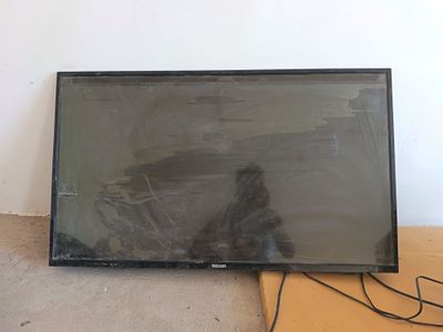 43-razmerli TV ekrani singan qolgn joyi ishlaydi