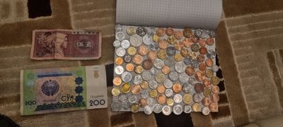 Продажа монет из разных стран мира.