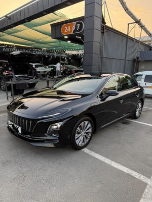 Hongqi e-qm5 sotiladi probegi 6000 yurgan holati yengi