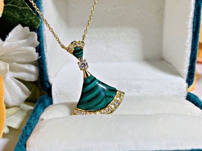 Итальянская золотая подвеска BVLGARI