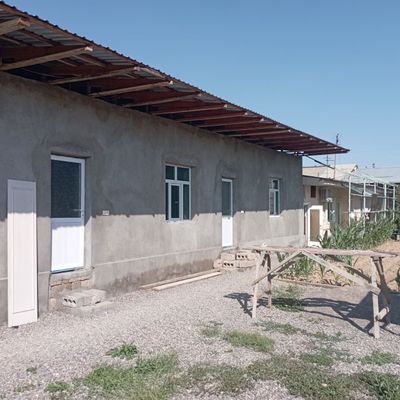4 xonali xovli sotiladi 3.5 sotx