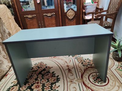 Продам стол офисный.