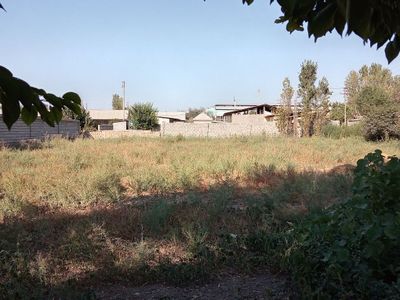 Uchastka sotiladi.