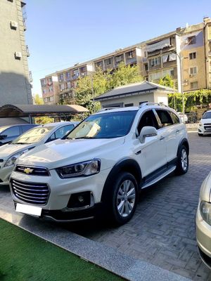 Captiva 4 radnoy xolatda Avtomat 2015 yil rangi Oq benzinda sotiladi.