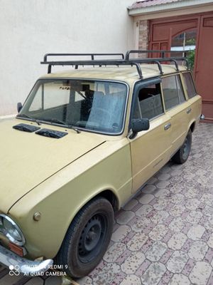 Vaz 2102 sotiladi.