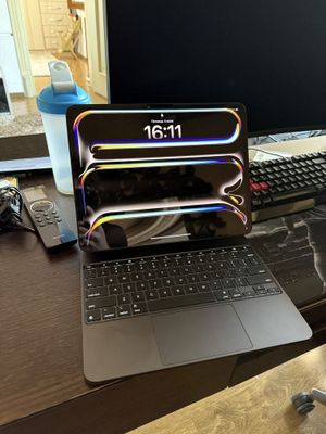 Ipad pro 13 m4 magic keyboard
