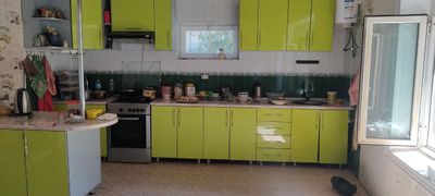Куххонный гарнитур в хорошем состоянии.