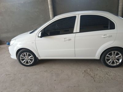 Nexia r3 sotiladi