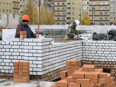 Профессионалньный бригада строителей каменщики штукатурщики бетощики.