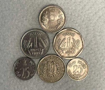 Индийские монеты 1980–90-х: 5 рупий, 1 рупия, 50/25 пайс — лотом