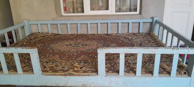 Тапчан крават срочно продаётся с хорошим сцена