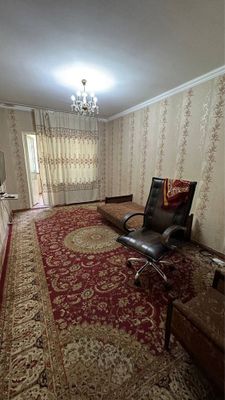 Ижарага 2/1/4 Кадышева базар 2-х комнатная срочно в аренду