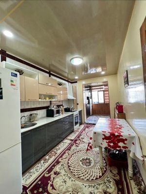 Продаётся квартира на беруни 4 этаж 4комнаты