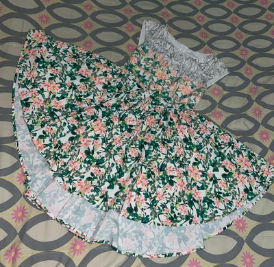 Платье подростковое. 36размер.150 тысяч.Lily brend