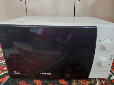 Микроволновка Samsung ME711KR