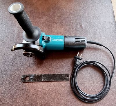 Оригинал болгарка Makita 9558 HN диск 125