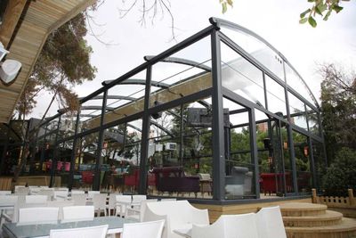 Pergola Kafe restoran va uylar uchun naves. Tent