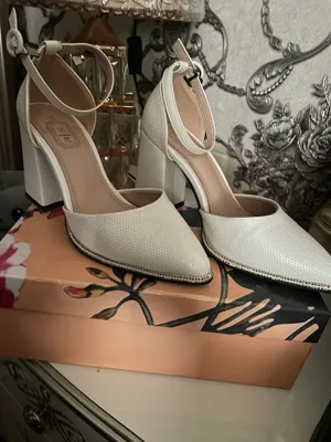 Shoshilnch sotiladi razmer 36 karobkalari bor