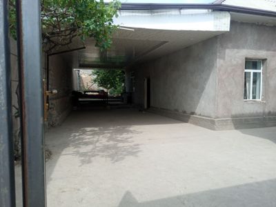 Hovli uy sotiladi Olmalik Shahar